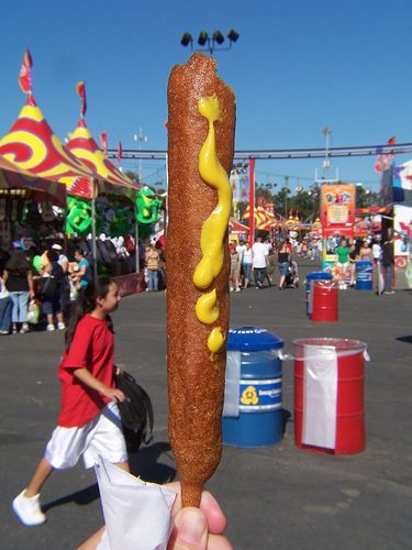 It's a foot long, people.  L.A. County Fair foot long corn dog. Carnival Corn Dogs, Fair Corn Dogs, Retro Carnival, Festival Food, Deep Fried Food, Fair Food, Corn Dog, Fried Foods, Corn Dogs