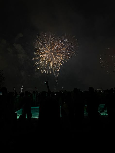 Rooftop - nyc - 4th of july - fireworks - cool - aesthetic #aesthetic #nyc Rooftop Nyc, Spotify Ideas, Dream Dates, Aesthetic Nyc, Nyc Rooftop, Random Dump, Aesthetic Aesthetic, Living Life, Insta Story