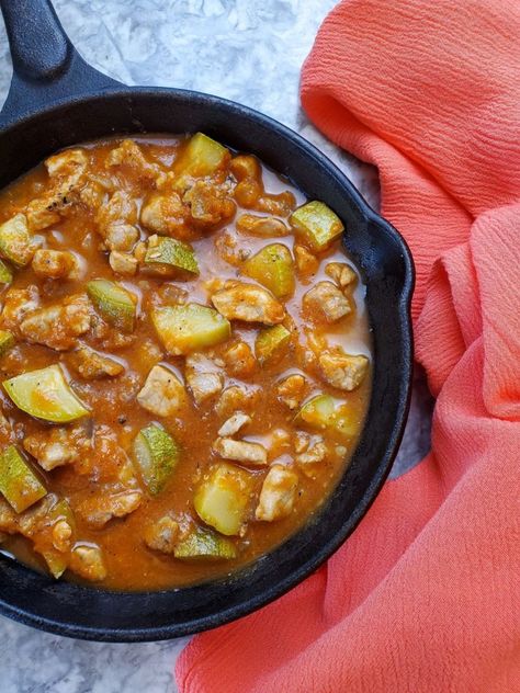 Pork and Calabacitas Stew (Guisado de Puerco con Calabacitas) - La Saucy Kitchen Calabacitas Recipe Pork, Mexican Calabacitas Recipe, Breastmilk Recipes, Calabacitas Recipe, Guisado Recipe, Chicken And Veggie Recipes, Fried Zucchini Recipes, Charro Beans, Picadillo Recipe