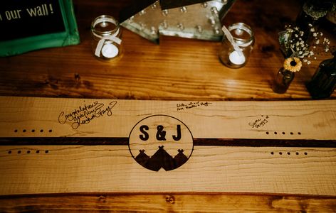 Snowboard Wedding Guest Book, Snowboard Wedding, Diy Tipi, Evening Food, Wedding Guest Book Ideas, Food Truck Wedding, Festival Style Wedding, Wooden Guest Book, Food Pizza