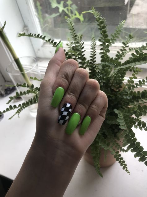 Neon Green Checkered Nails, Green Day Nails, Green Nails Checkered, Black And Lime Green Nails, Lime Green And Black Nails, Black And Neon Green Nails, Black And White Checkered Nails, Green Checkered Nails, Billie Nails