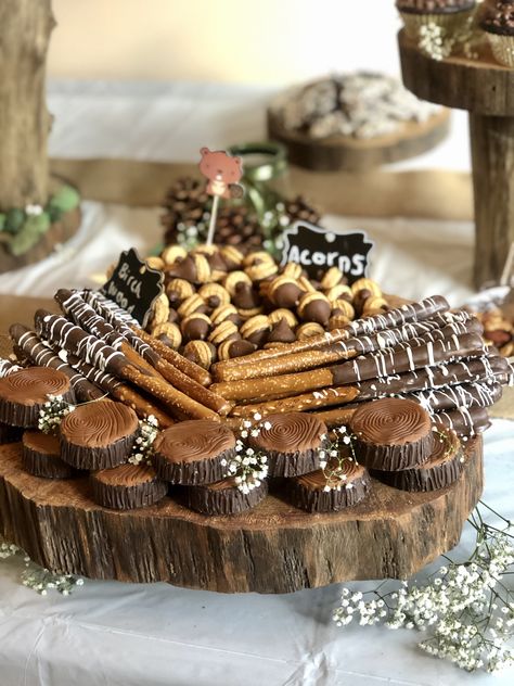 Woodland Animal Snack Ideas, Woodland Theme Treats, Wood Land Baby Shower Ideas Boy, Woodland Dessert Table Ideas, Woodland Baby Shower Dessert Table, Woodland Theme Dessert Table, Forest Themed Snacks, Woodland Theme Desserts, Woodland Baby Shower Desserts