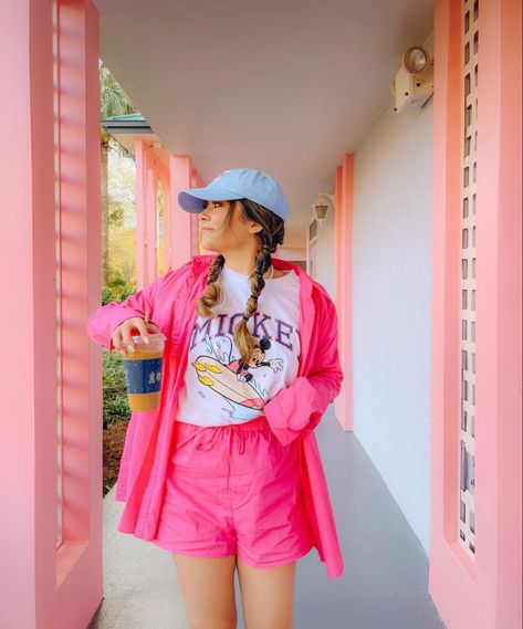 Disney World Aesthetic Outfits Summer, Disney World Aesthetic Outfits, Cute Disney Fits, Disney Closet, Aesthetic Outfits Summer, Disney World Aesthetic, What To Wear To Disney, Disneybound Outfits, Disneyland Photography