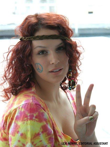 Makeup Hippie, Easy Halloween Ideas, Power Makeup, Hippie Makeup, Hippie Costume Halloween, 70s Costume, Vampire Costumes, Hippie Halloween, Top Makeup