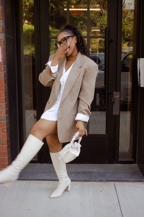 Cream Boots Outfit Black Women, White Boots Outfit Black Women, Cream Knee High Boots Outfit, Outfits With White Boots, Cream Boots Outfit, Cream Knee High Boots, White Boots Outfit, Cream Boots, Black Boots Outfit