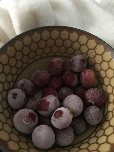 My new favorite snack!! Frozen organic grapes. New Years Grapes, Health Moodboard, Chef Kiss, 2024 Moodboard, Frozen Grapes, Food Motivation, Purple Food, Frozen Fruits, Cute Snacks