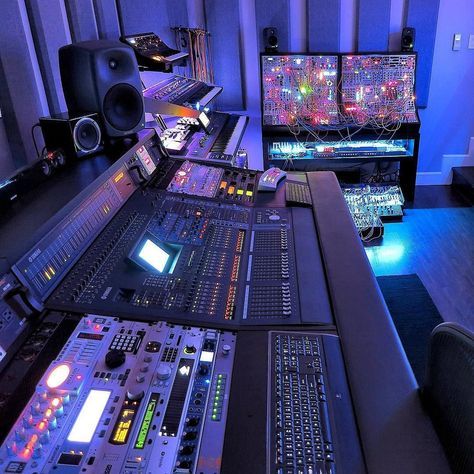 Home Recording Studio Setup, Producer Studio, Recording Studio Setup, Mixer Dj, Dj Speakers, Dj Mixer, Not Musik, Dj Controller, Recording Studio Design