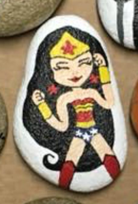 Wonder woman painted rock Super Hero Theme, Painted Shells, Paint Rock, Best Rock, Rock Painting Designs, Hand Painted Rocks, Pebble Painting, Rock Painting Art, Garden Crafts