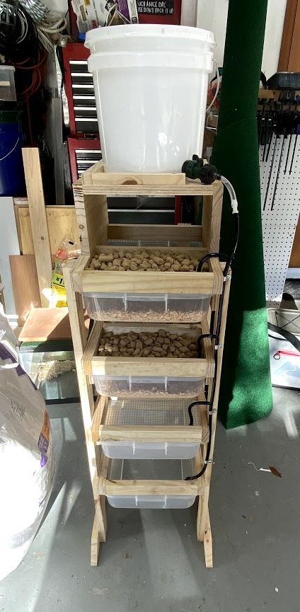 Four tub mouse breeding rack with gravity feed watering system. Mice Breeding Rack, Rat Breeding, Rat Breeding Setup, Reptile Rack, Rat Cage, Storage Tubs, Reptile Room, Mouse Rat, Racking System