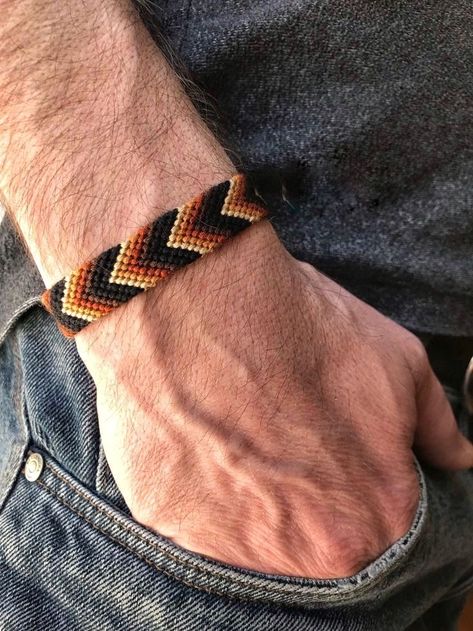 Friendship Bracelet For Men, Bracelet Homme Diy, Easy Crochet Bracelet, Friendship Bracelets For Men, Handmade Bracelets For Men, Crochet Bracelet Patterns, Men Beaded Bracelet, Friendship Bracelet Tutorial, Easy Bracelet