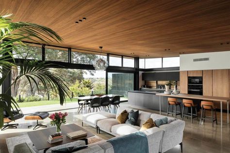 Remuera House - Auckland, New Zealand - Abodo Wood Raking Ceiling, Modern Minimalist Interior Design, Timber Ceiling, New Zealand Houses, Timber Panelling, Interior Minimalista, Minimalist Interior Design, Contemporary Living Spaces, Auckland New Zealand