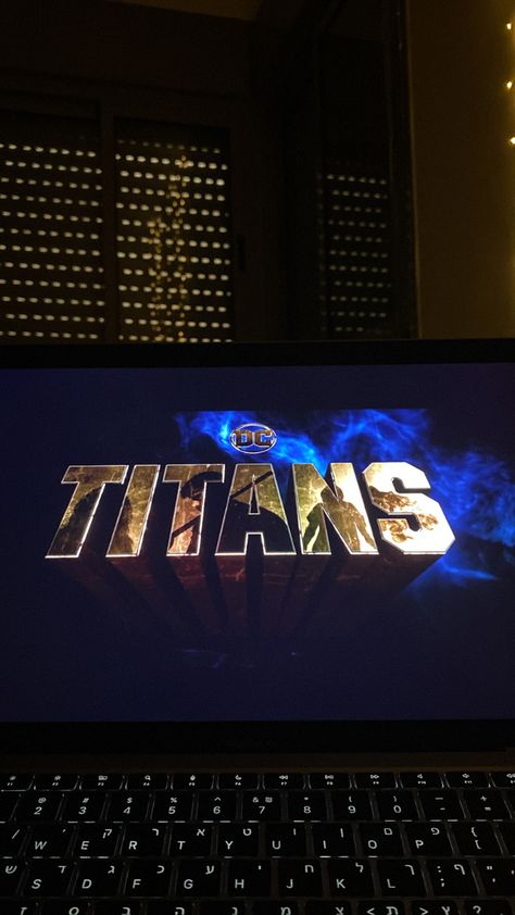 Titans Wallpaper Aesthetic Dc, Dc Titans Wallpaper, Titans Aesthetic, Titans Wallpaper, Nighwing, Teen Titans Characters, Dc Titans, Titans Tv Series, Raven Beast Boy