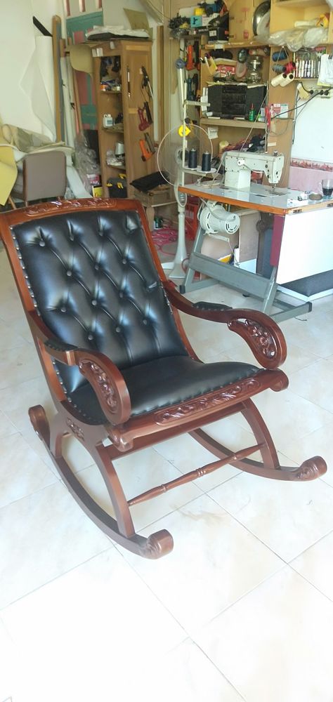 Kursi goyang ukuran besar dari kayu jati pilihan,dengan finising melamin dan pemakaian busa dan kain jok yg berkwalitas.Berminat bisa menghubungi kami wa085291413603 Kursi Ban, Kursi Santai Outdoor, Rocking Chair, Furniture, Quick Saves, Home Decor