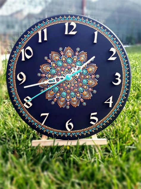 Dot Painting On Furniture, Dot Art Clock, Dot Mandala Clock Designs, Dot Mandala Wall Clock, Dot Mandala Clock, Mandala Clock, Painted Mirror Art, Dot Painting Tools, Clock Painting