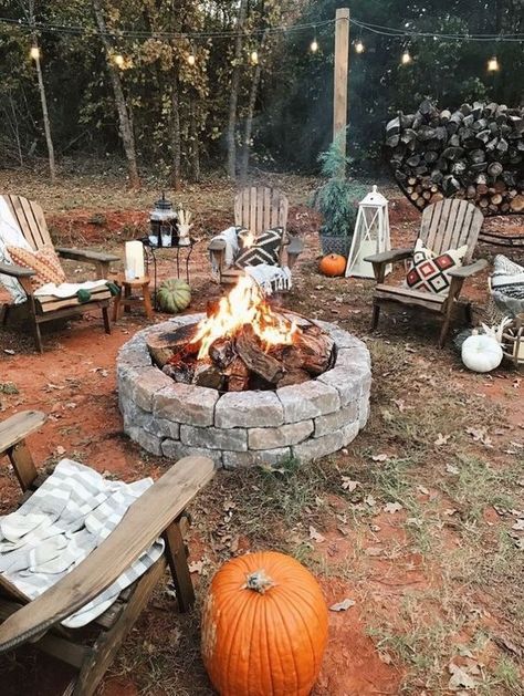 Crisp, cold autumn nights are perfect for spending time around a fire pit! Diy Fire Pit Area, Fire Pit Plans, Bonfire Pits, Outdoor Fire Pit Designs, Jardim Diy, Fire Pit Landscaping, Wood Holder, Patio Projects, Garden Fire Pit