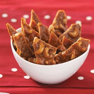 Cashew Brittle Recipe, Coconut Brittle, Cashew Brittle, Peanut Brittle Recipe, Brittle Recipes, Coconut Desserts, Peanut Brittle, Candied Nuts, Coconut Recipes