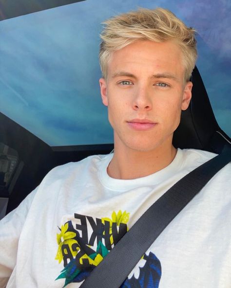 Carson Lueders, Michael Roberts, New Photo Download, Boyfriend Material, Blonde, It Cast, Actors, Music