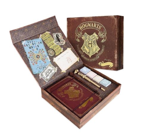 HARRY POTTER KEEPSAKE BOX -- collectable Harry Potter storage box featuring the Hogwarts crest and the motto Draco Dormiens Nunquam Titillandus with a golden scroll to write the owner's name. 1 x Harry Potter notebook, 1 x Harry Potter wand pen, 1 x Voldemort wand pen, 2 Hogwarts seal stickers, 12 letter writing papers, 6 envelopes, 5 Harry Potter sticker sheets, 4 sticky notes. Hogwarts Seal, Hogwarts Notebook, Voldemort Wand, Harry Potter Sticker, Harry Potter Stationery, Harry Potter Notebook, Harry Potter Book Set Aesthetic, Harry Potter Box Set, Harry Potter Hardcover