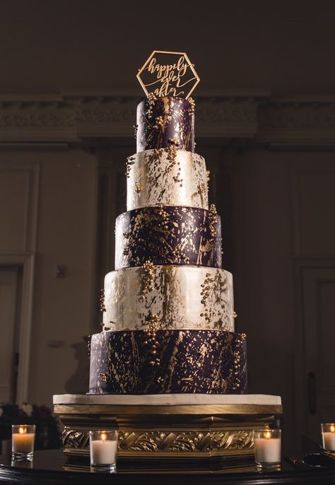 Enormous Wedding Cakes, Quinceanera Cakes Black And Gold, Mafia Wedding Cake, Wedding Cake Black And Gold, Demon Wedding, Glam Wedding Cake, Victoria Sponge Wedding Cake, 6 Tier Wedding Cakes, Sparkle Wedding Cakes