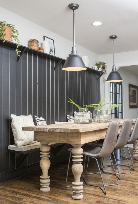 The 'Fixer Upper' Home Featured On Last Week's Episode Is Already Back On The Market Joanna Gaines Dining Room, Fixer Upper Kitchen, Fixer Upper Home, Shiplap Accent Wall, House Farmhouse, Casa Country, Dining Room Wall Decor, Banquette Seating, Farmhouse House