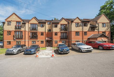 2 bedroom apartment for sale in The Dale, Headington, Oxford, Oxfordshire, OX3 for £250,000. Marketed by Andrews Estate Agents, Headington Apartment For Sale, 2 Bedroom Apartment, Apartments For Sale, Estate Agents, 2 Bedroom, Bedroom Apartment, Estate Agent, Oxford, Apartment