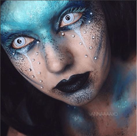 Sea Siren Makeup, Siren Makeup, Halloween Makeup Artist, Evil Mermaids, Siren Costume, Fantasy Make-up, Mermaid Halloween Costumes, Sea Siren, Mermaid Halloween