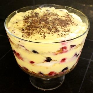 How To Make Trifle, Traditional Trifle, Pizza Pie Recipe, Easy Trifle, Trifle Dessert Recipes, Trifle Dish, Trifle Bowl, Trifle Desserts, Trifle Recipe