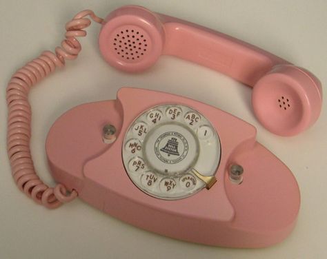 vintage pink telephone Princess Phone, Telephone Vintage, Pink Phone, Rotary Phone, Vintage Phones, Vintage Telephone, Old Phone, Vintage Memory, Everything Pink