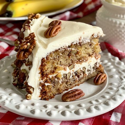 Perfect Hummingbird Cake Recipe: Delicious Layers, Tips for Success, a – Grandmother's Kitchen Hummingbird Cake Recipe, Hummingbird Cake Recipes, Edible Flowers Cake, Southern Cake, Grandmothers Kitchen, Hummingbird Cake, Bird Cakes, Tips For Success, Cake Fillings