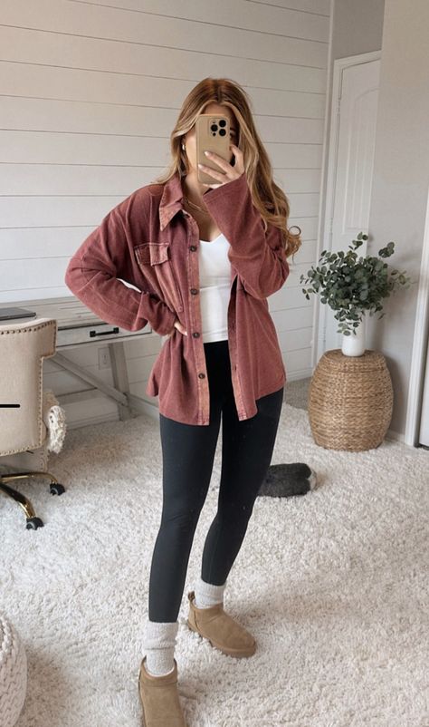 Winter Comfy Outfits Casual Cold Weather, Cute Winter Outfits For College, 25 Years Old Outfits Style, Womens Winter Outfits Dressy, Winter Styling Women, Asheville Nc Outfits Winter, January Outfits For Women Casual, Outfits For London In April, Army Green Cardigan Outfit