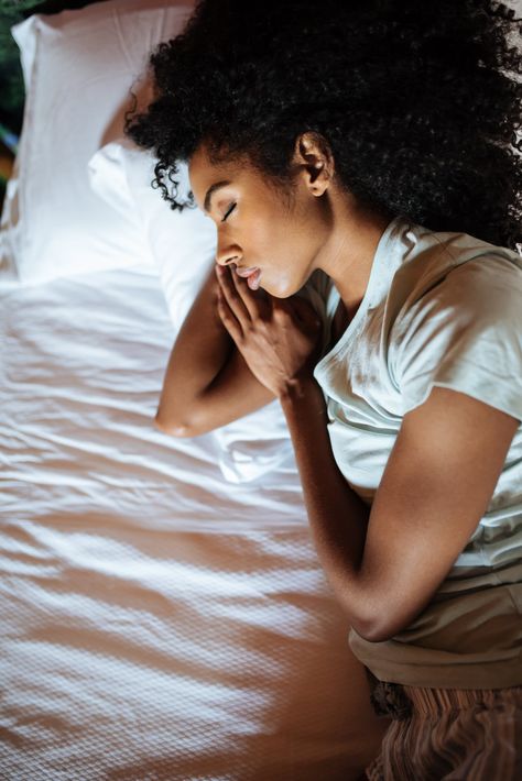 Beautiful black woman lying down in bed sleeping Nightmare Disorder, Sleep Hairstyles, Stages Of Sleep, Rem Sleep, Vivid Dreams, Fall Asleep Faster, Before Midnight, Sleeping In Bed, Medical Prescription