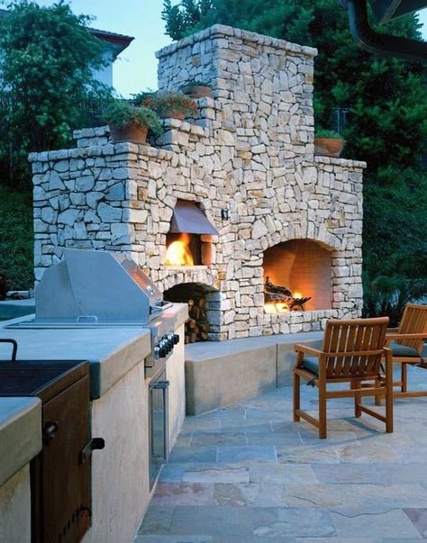 Traditional Stone Outdoor Fireplace With Brick Oven And Grill Modern Outdoor Grills, Outdoor Fireplace Pizza Oven, Diy Outdoor Fireplace, Outdoor Fireplace Designs, Modern Outdoor Kitchen, Outdoor Kitchen Appliances, Outdoor Oven, Patio Kitchen, Outdoor Pizza