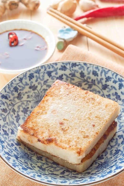 Vicky Pham, Soy Dipping Sauce, Radish Cake, Dim Sum Restaurant, Turnip Cake, Vietnamese Rice, Vietnamese Street Food, Rice Cake Recipes, Savory Rice