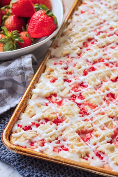 Strawberries And Cream Bars, Fruit Dessert Bars, Gf Bars, Fruit Bars Recipe, Strawberry Harvest, Breakfast Desserts, Bar Desserts, Cowboys Stadium, Fruit Bars