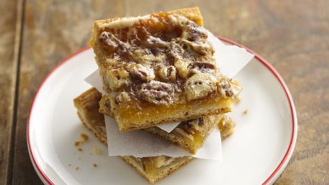 These pecan pie bars are an adaptation of a winning Bake-Off® contest recipe. This version has 43% less sugar and contains 10% fewer calories than the full-sugar version. Pecan Bar, Pecan Bars Recipe, Pecan Pie Bars Recipe, Easy Dessert Bars, Fall Pies, Pie Bar Recipes, Pillsbury Recipes, Pecan Bars, Pecan Pie Bars