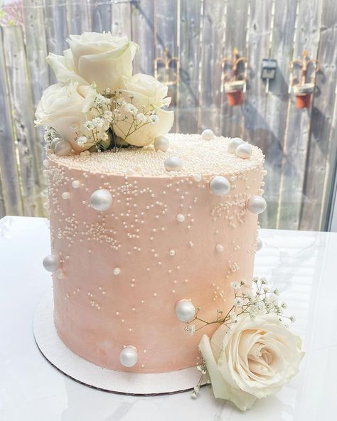 Silver And Pink Cake, Pearls Cake, Pearl Theme, Bday Decor, Floral Cakes, Pearl Cake, Shabby Chic Garden, Wedding Anniversary Cake, Swiss Meringue