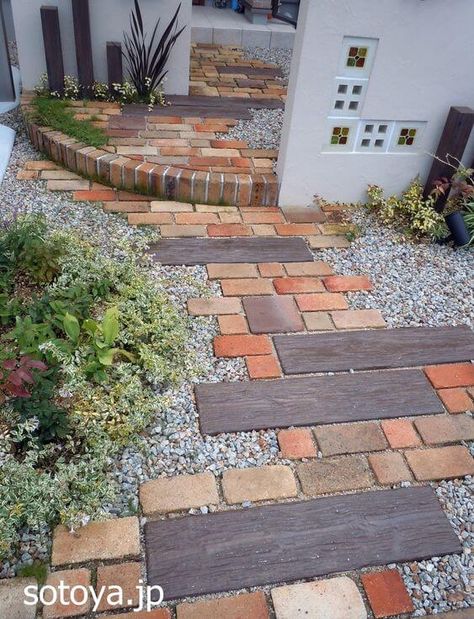 Old Brick Ideas, Budget Friendly Garden, Brick Ideas, Brick Pathway, Walkway Landscaping, Outdoor Walkway, Brick Garden, Rock Garden Design, Painting Concrete Porch