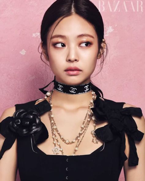 Jennie for Harper's BAZAAR Korea January 2018 Issue - Imgur Jennie Chanel, Harpers Bazaar Magazine, Blackpink Members, Chanel Beauty, Aerial Yoga, Jennie Kim Blackpink, Harper’s Bazaar, Jairzinho, Jennie Lisa