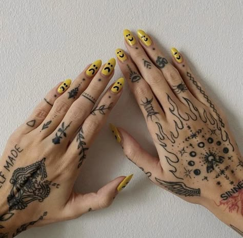 Mood Nails, Girl Finger Tattoos, A Small Tattoo, Small Wave Tattoo, Tattoo Uk, Hand And Finger Tattoos, Omerta Tattoo, Skeleton Hand Tattoo, Hand Tattoos For Women