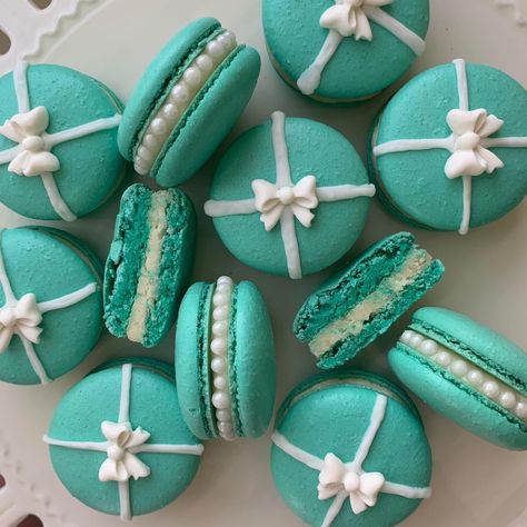 Macrons Design, Macaroon Designs, Cookies Drawing, Macaron Decoration, Easy Macaroons Recipe, Blue Macarons, Cookie Drawing, Macaron Filling, Pretty Candy