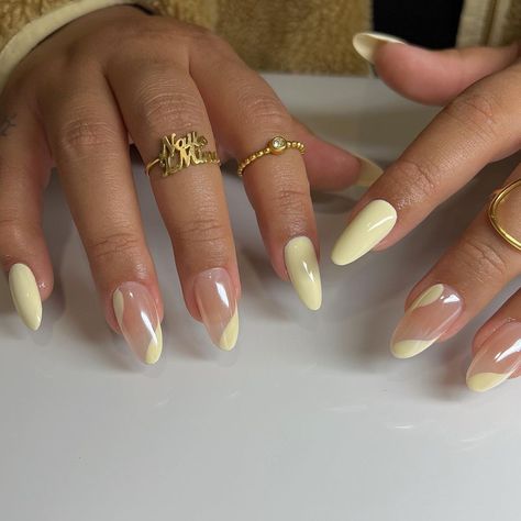 40 Simple 2023 Nail Designs to Inspire You Simple Flower Nail Art Designs, Simple Flower Nail Art, Summer Yellow Nails, Flower Nail Art Designs, Nail Inspo Trendy, Yellow Nail Designs, Classy Almond Nails, Donut Nails, Hoco Nails