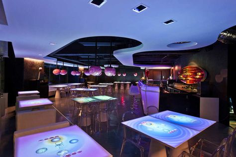 MOJO iCuisine Interactive Restaurant / Moxie Design, Courtesy of Marc Gerritsen Interactive Restaurant, Futuristic Restaurant, Interactive Playground, Interactive Lighting, Restaurant Bar Design, Graphic Communication, Interactive Display, Interactive Installation, Modern Restaurant