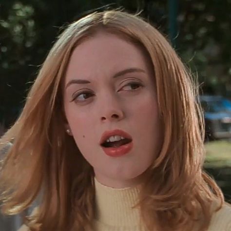 scream (1996) Rose Mcgowan Scream, Tatum Riley, Scream Actors, Scream Characters, Scream 1996, Scream 1, Scream Cast, Scream 2, Scream Halloween