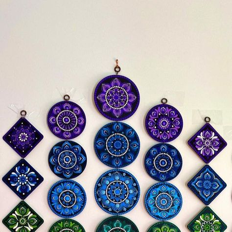 Jigisha Patel | Dot Mandala Artist on Instagram: "Dot mandala 7 chakras wall decoration. 🤎crown Chakra 💜Third eye Chakra 💙Throat Chakra 💚Heart Chakra 💛Solar plexus Chakra 🧡Sacral Chakra ❤️ Root Chakra @homedecoverse #dotart #mandala #mirros #dotmandalaart #christmas #diwali #instagram #crafts #viral #viralvideos #handpainted #7chakrawallhanging #wallart #mirrors #atlantaarts #center #atlantaartgallery #homedesign #homedecoration #walldecor #creative #usa #christmasdecorations #diwalidecorations #diwaligifts" Dot Mandalas, Diy Magnets, Chakra Throat, Mandala Jewelry, Chakra Root, Dot Mandala, Mandala Dots, Solar Plexus Chakra, Sacral Chakra