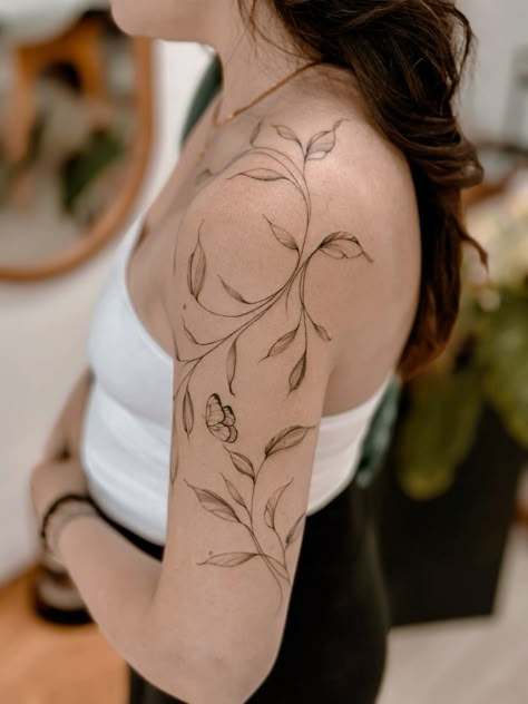 Tattoo for women with leaves #tattoo #tattoosforwomen #tattooideasformen  #tattoolife  #tattooing Up The Shoulder Tattoo, Echinacea Tattoo Design, California Flower Tattoo, Leaves Shoulder Tattoo, Shoulder Wrap Tattoo, Moms Tattoo Ideas, Tattoo Leaves, Moms Tattoo, Leaves Tattoo