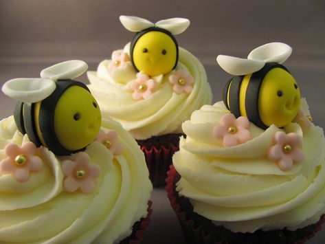 Bumblebee Set | Chocolate cupcake, vanilla buttercream toppe… | Flickr Bumble Bee Cupcakes, Bee Cupcakes, Bee Cakes, Creative Cupcakes, Bee Party, Bee Birthday, Cupcake Designs, Bee Baby, Bee Baby Shower