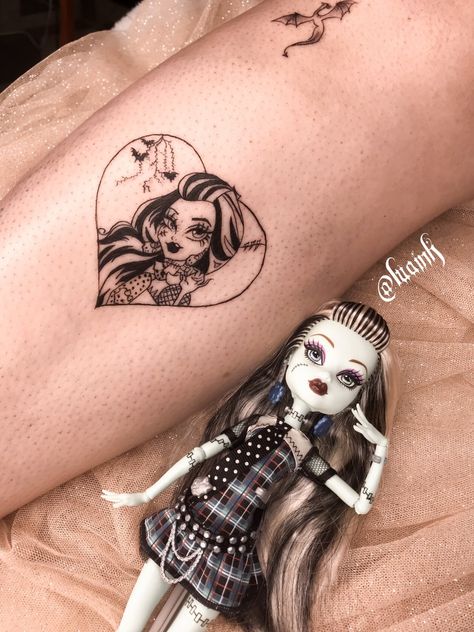 Monster High Doll Tattoo, Frankie Stein Tattoo, Monsterhigh Tattoos, Draculaura Tattoo, Monster High Tattoo Ideas, Monster High Tattoo, High Tattoo, Matching Friend Tattoos, Small Girly Tattoos