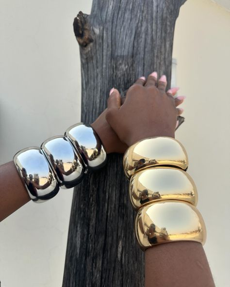 Chunky Bangles, Chunky Gold Bracelet, Chunky Accessories, Chunky Jewellery, Dope Jewelry Accessories, Jewelry Product Shots, Fancy Jewellery Designs, Bold Jewelry, Jewelry Accessories Ideas