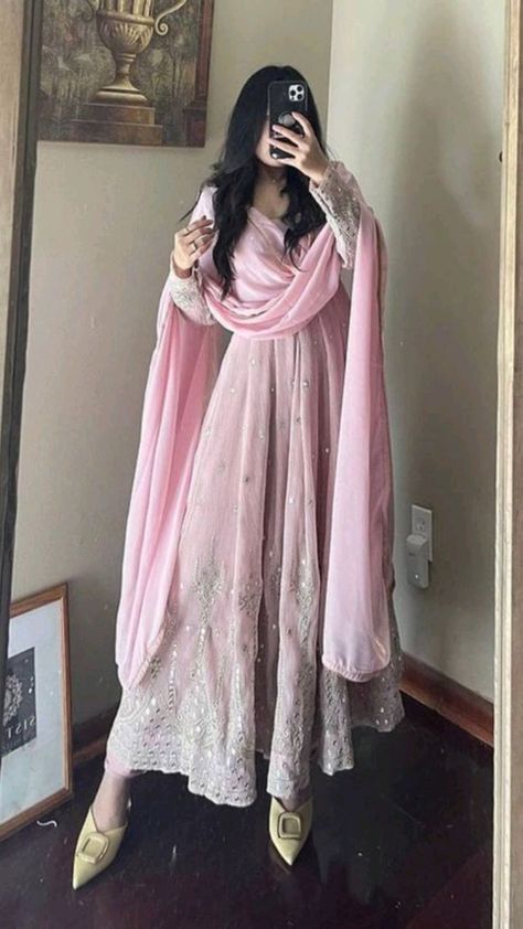 Birthday Dresses For Women Indian, डिजाइनर कपड़े, Pink Anarkali, Trendy Outfits Indian, Anarkali Dress Pattern, Traditional Indian Dress, Casual Indian Fashion, Desi Fashion Casual, Pakistani Fancy Dresses