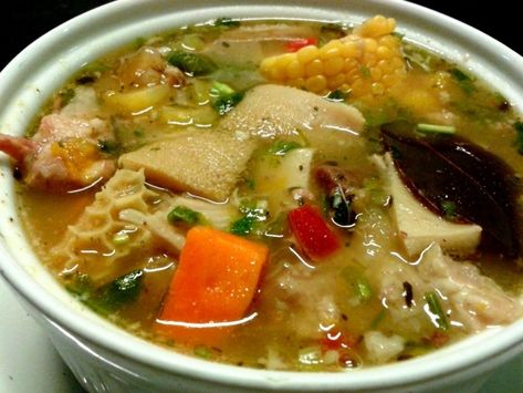 Sopa de mondongo | Recetas de Costa Rica Bolivian Food, Honduran Recipes, Venezuelan Food, Latin American Food, Colombian Food, Spanish Dishes, Christmas Dishes, Latin Food, Caribbean Recipes